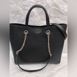 Pebble leather infinite tote.Two types of ways to wear it.